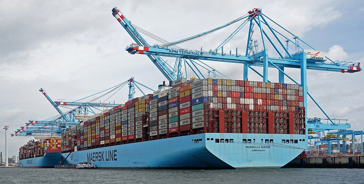 How Many Containers on a Cargo Ship